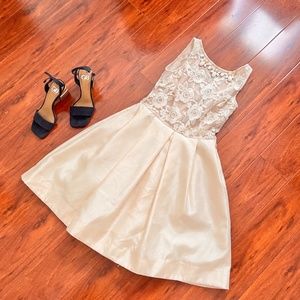Taylor short cream dress with embroidery and faux necklace